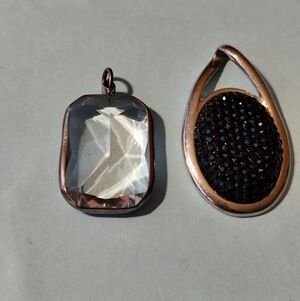 4/$50⭐️Set of two pendants